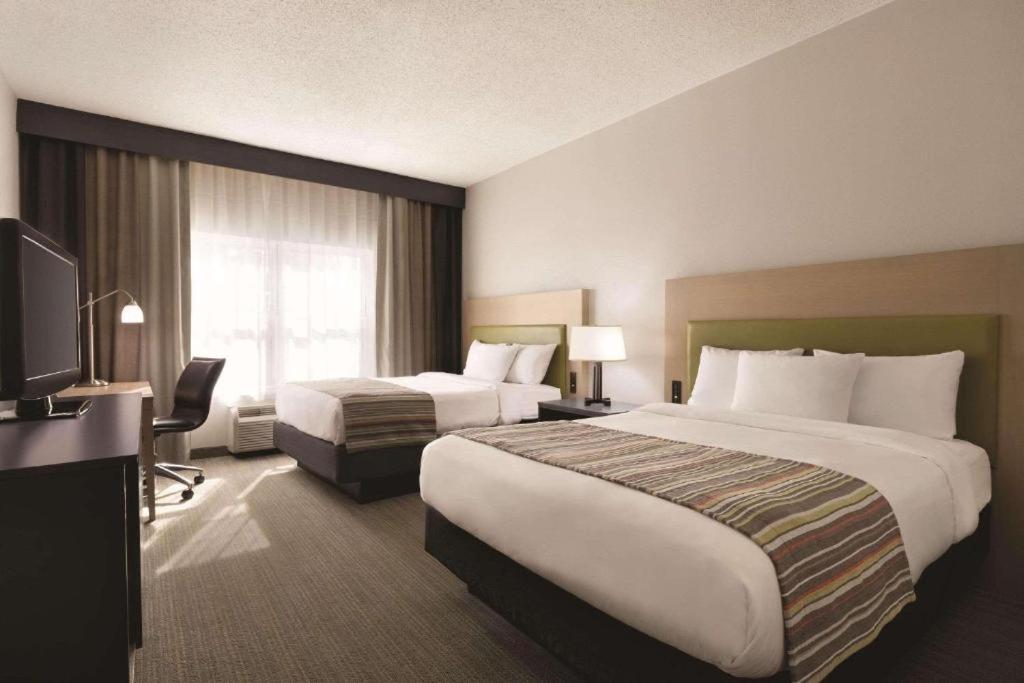 Country & By Radisson, Roanoke, Va 2*