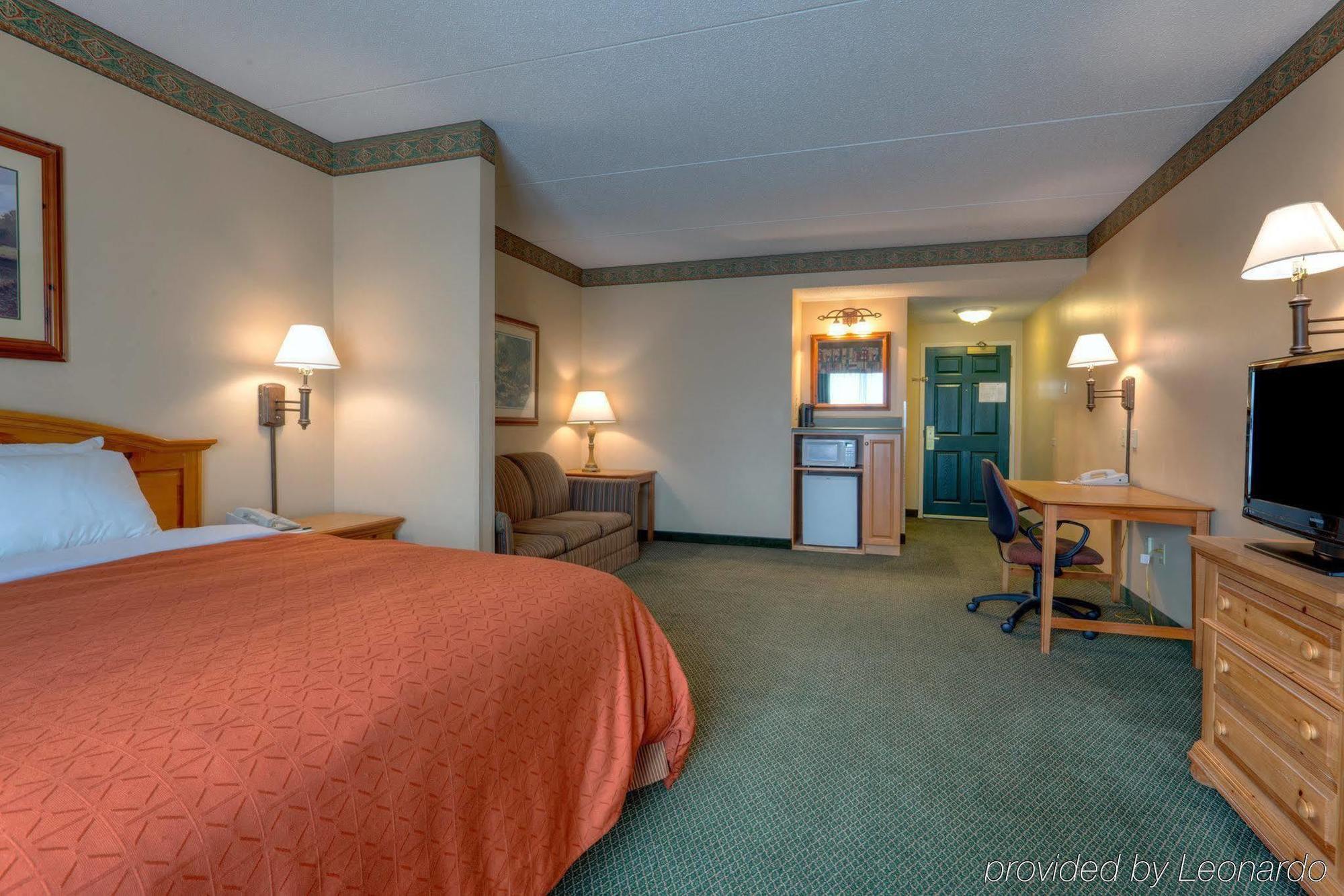 Hotel Country & By Radisson, Roanoke, Va